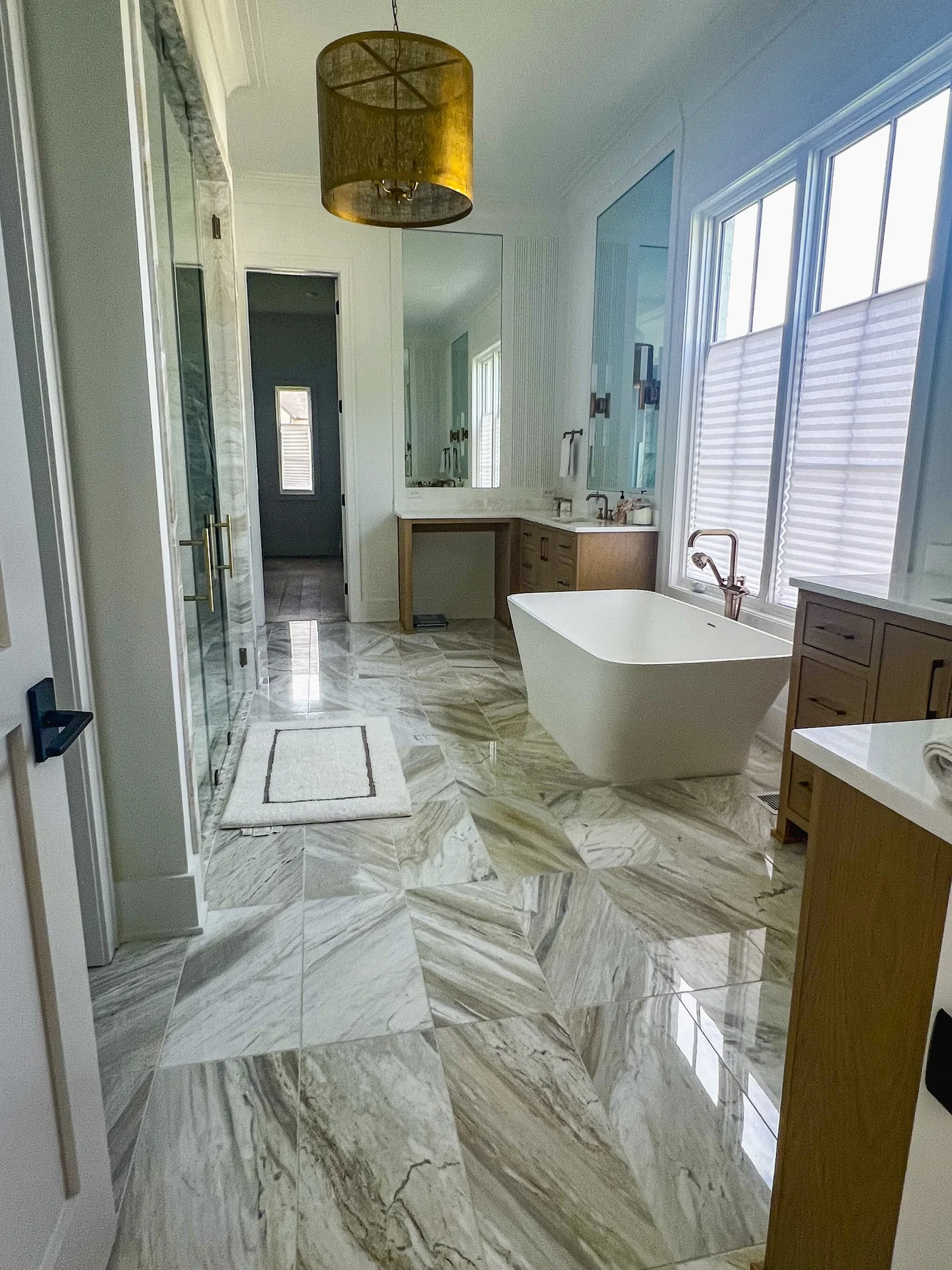 Luxury Bathroom · Full Detail